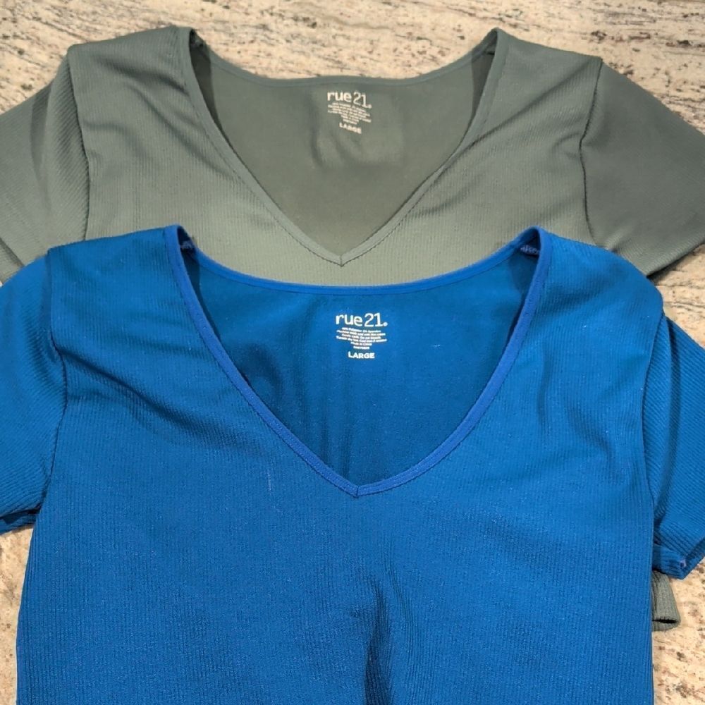 Rue21 Women's Short Sleeve V-Neck Tops - Blue and Green